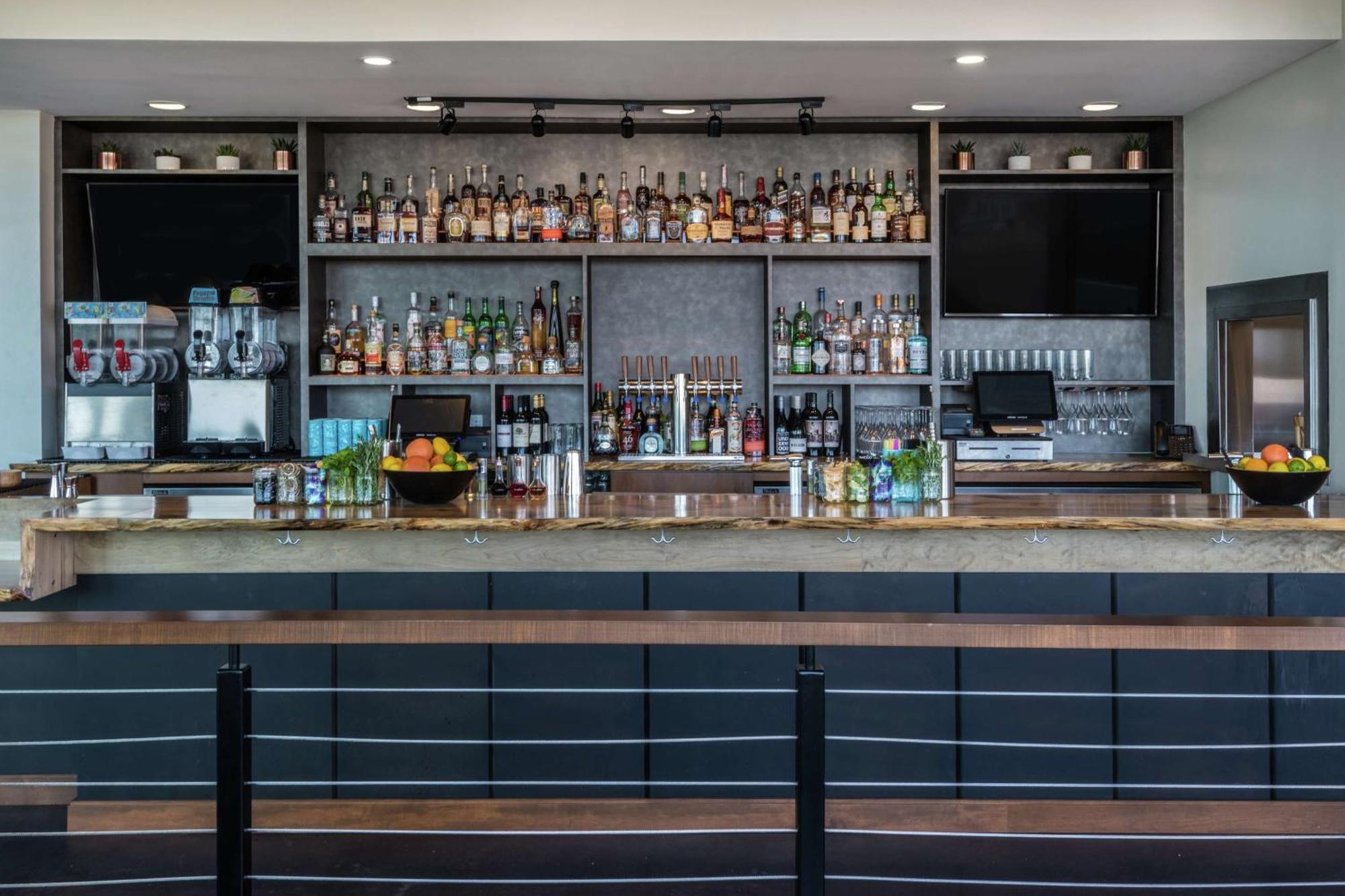 Hampton Inn & Suites Fort Wayne Downtown Esterno foto